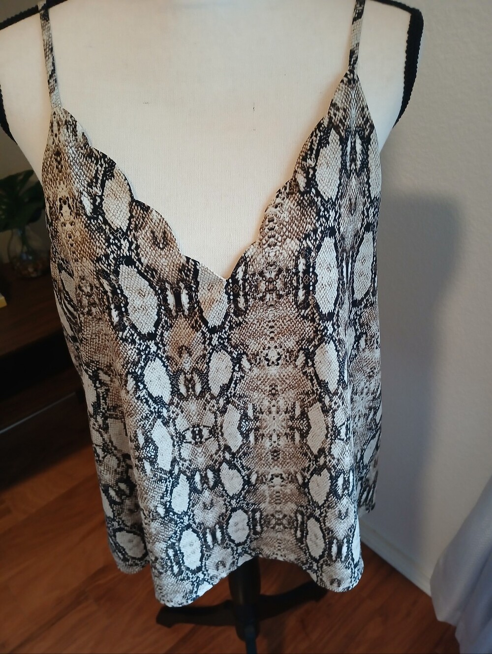 Socialite Snake Print Cami Top, Large. Fully Lined, Like New!
